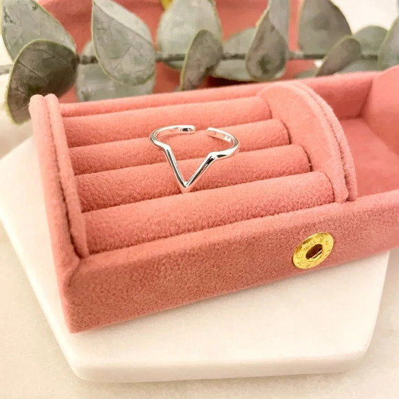 925 Sterling Silver Dainty V Ring V-Shaped Chevron Ring Geometric Ring - Picture 6 of 7